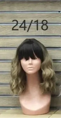 باروكة شعر قصيرة